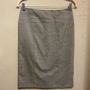 Light Grey New York & Company Pencil Skirt - size 0◻️